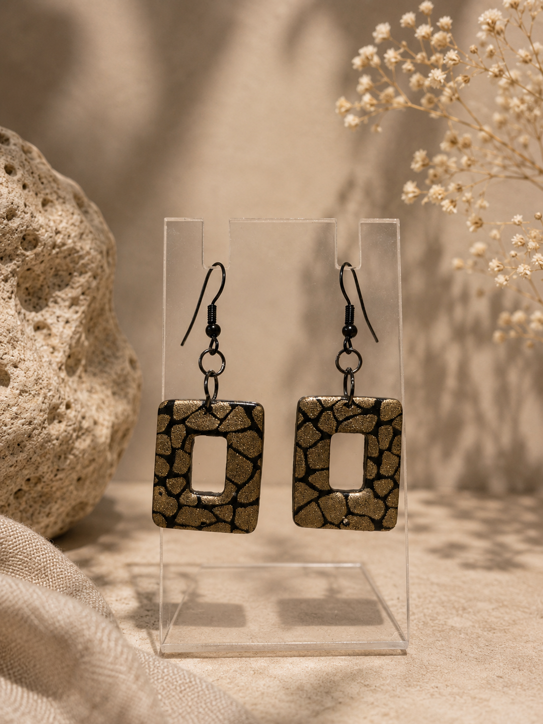 Kvadratne naušnice animal print metalik zlatna