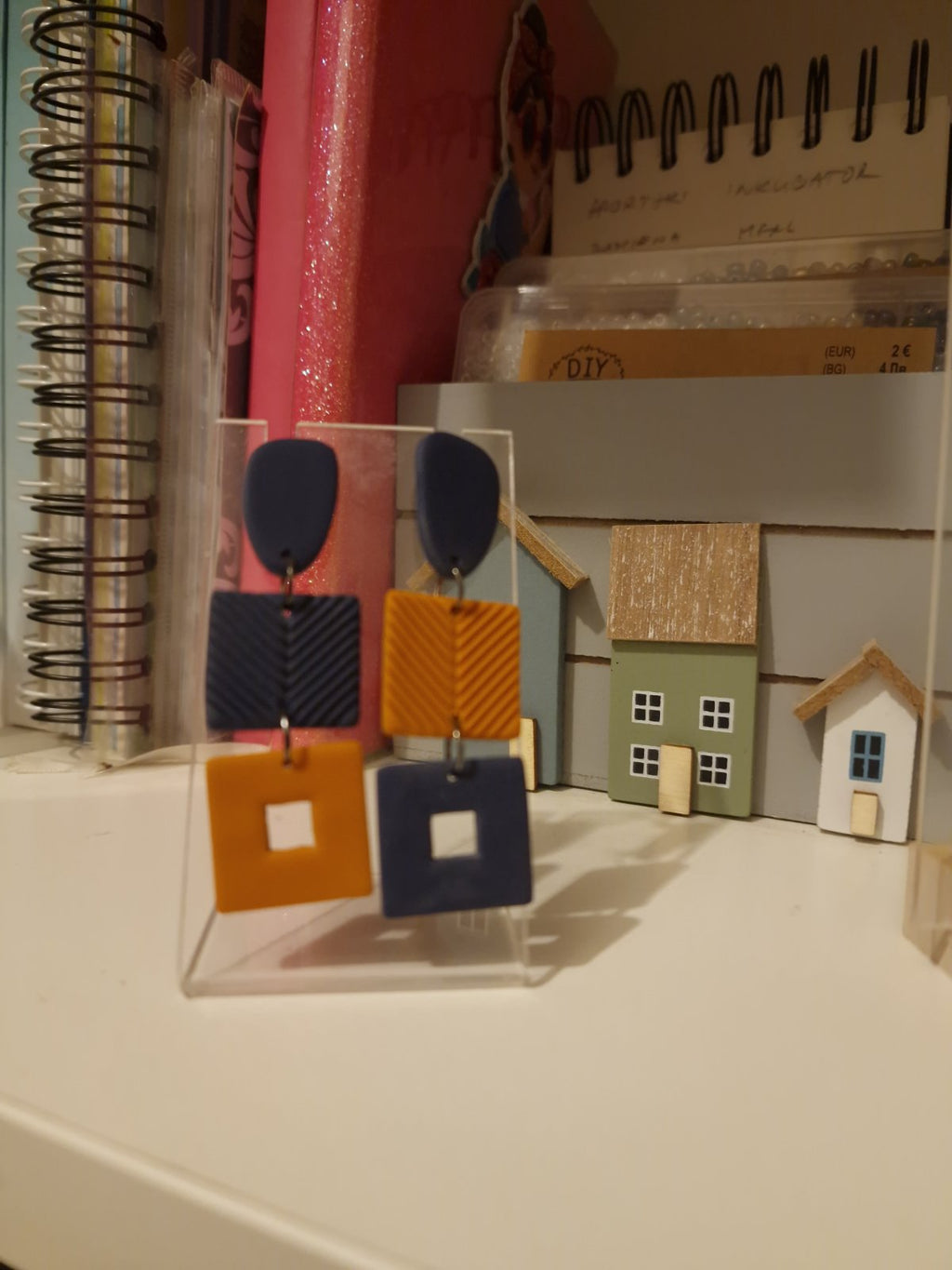 Indigo & Amber – asymmetrische Ohrringe