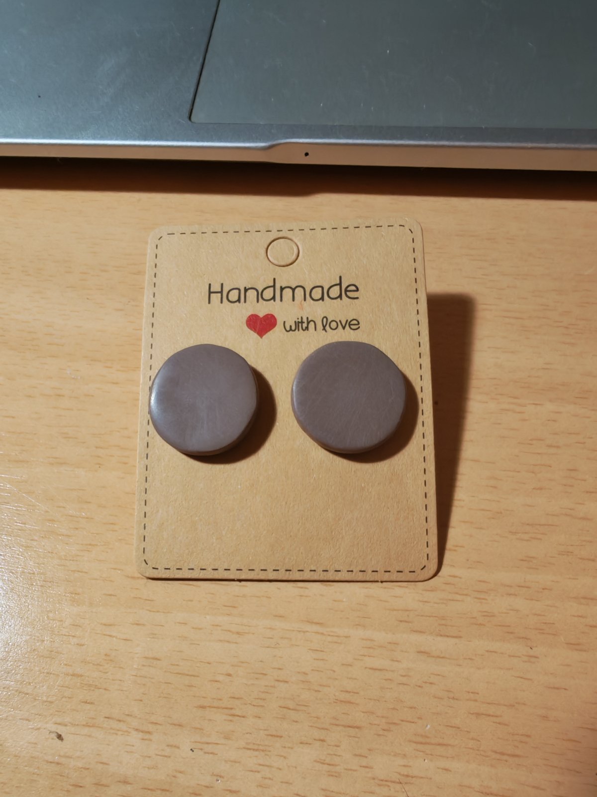 Okrugle naušnice taupe
